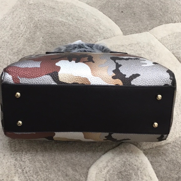 Camouflage Purse with detachable strap - Picture 8 of 8